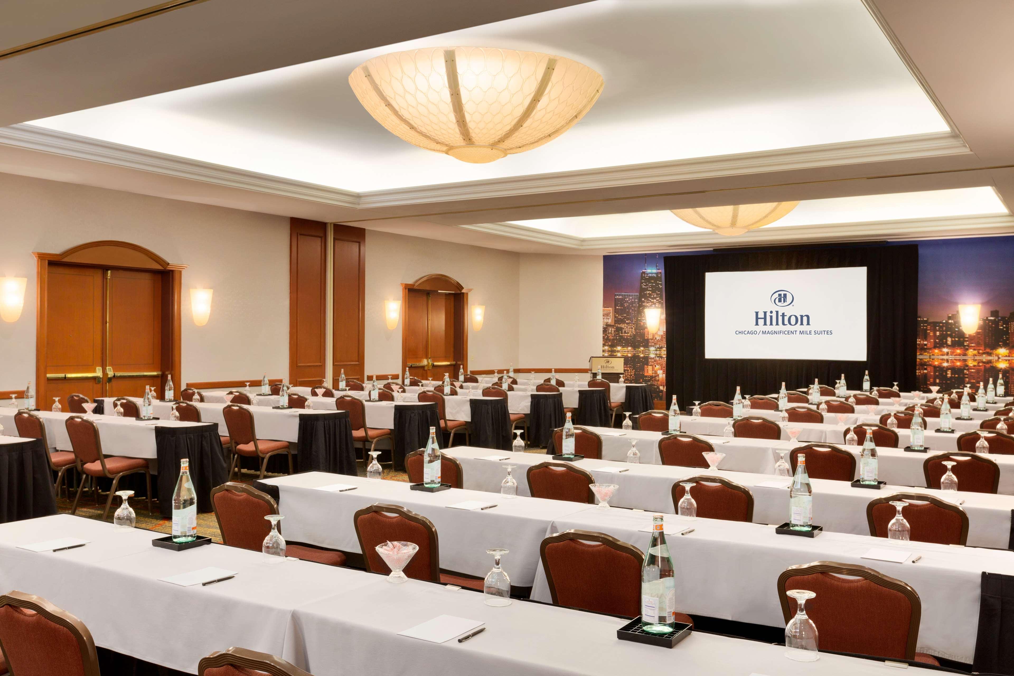 Hilton Chicago Magnificent Mile Suites Ngoại thất bức ảnh